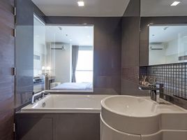 1 спален Квартира в аренду в Rhythm Sathorn, Thung Wat Don