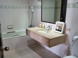 3 спален Кондо в аренду в Acadamia Grand Tower, Khlong Tan Nuea