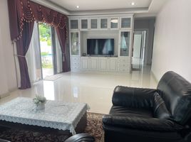 6 Bedroom House for rent at Thanaporn Park 5, San Pa Pao