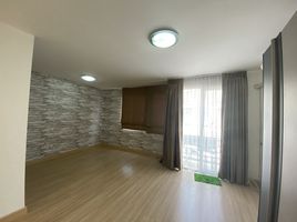 4 Schlafzimmer Reihenhaus zu verkaufen im Gusto Grand Ramkhamhaeng, Saphan Sung