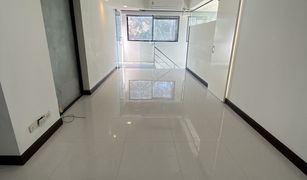N/A Retail space for sale in Khlong Tan Nuea, Bangkok 