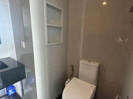 1 Schlafzimmer Appartement zu vermieten im Edge Sukhumvit 23, Khlong Toei Nuea