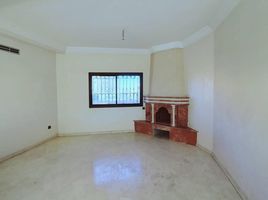 2 Schlafzimmer Appartement zu verkaufen im Spacieux Appartement traversant de 135 m² très bon standing sans vis à vis à vendre de 2 chambres avec cheminée et terrasse donnant vue sur Atlas à l', Na Menara Gueliz