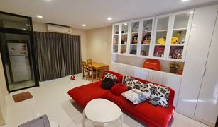 Таунхаус, 3 спальни на продажу в Bang Kraso, Нонтабури Baan Klang Muang Rattanathibet 