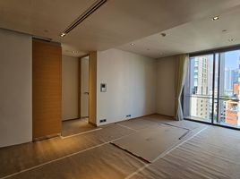 2 Schlafzimmer Wohnung zu verkaufen im Saladaeng Residences, Si Lom