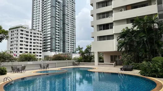 Photo 1 of the Communal Pool at D.S. Tower 1 Sukhumvit 33