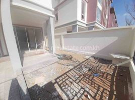 6 Bedroom House for sale in Preaek Ta Sek, Chraoy Chongvar, Preaek Ta Sek