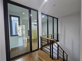 4 Bedroom Townhouse for sale at Baan Klang Muang The Edition Phahol - Ramintra, Tha Raeng