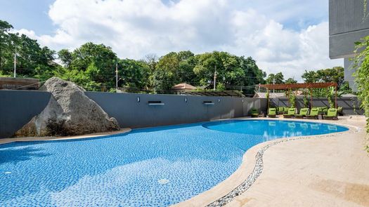 写真 1 of the Communal Pool at Calypso Garden Residences