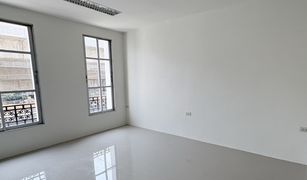 4 Bedrooms Townhouse for sale in Lat Yao, Bangkok Baan Klang Muang Monte-Carlo
