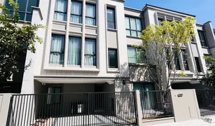 3 Bedrooms Townhouse for sale in Suan Luang, Bangkok Baan Klang Muang CLASSE Sukhumvit 77