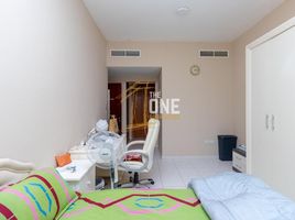 2 Schlafzimmer Wohnung zu verkaufen im Golf Apartments, Al Hamra Village