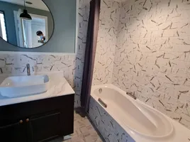 2 спален Кондо в аренду в Mini House Sathorn 13, Thung Wat Don