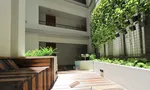 Communal Garden Area at เรซิเดนซ์ 52