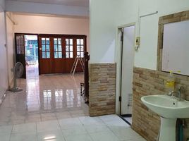 Studio Townhouse for sale in Phra Khanong, Bangkok, Bang Chak, Phra Khanong