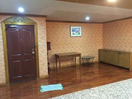 2 Bedroom Apartment for sale at Master View Executive Place, Bang Lamphu Lang, Khlong San