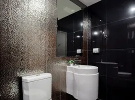 2 спален Кондо в аренду в Rhythm Sukhumvit 36-38, Khlong Tan