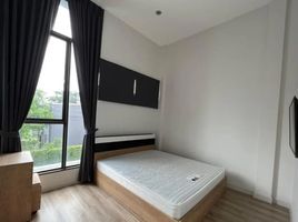 2 Schlafzimmer Reihenhaus zu vermieten im Verve Rama 9, Saphan Sung, Saphan Sung