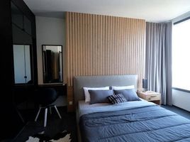 1 спален Кондо в аренду в Edge Sukhumvit 23, Khlong Toei Nuea