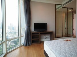 2 спален Кондо в аренду в Royce Private Residences, Khlong Toei Nuea