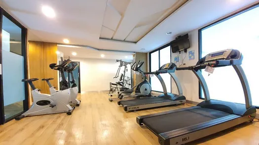 写真 1 of the Communal Gym at Zenith Place Sukhumvit 42