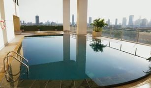 2 Schlafzimmern Wohnung zu verkaufen in Khlong Toei, Bangkok Lake Green Condominium