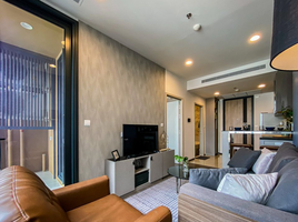 1 Schlafzimmer Appartement zu vermieten im Oka Haus, Khlong Tan