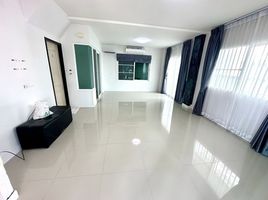 3 Schlafzimmer Reihenhaus zu vermieten im Supalai Bella Rangsit Klong 2, Khlong Song, Khlong Luang