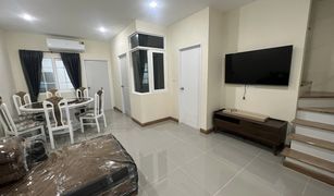 3 Bedrooms Townhouse for sale in Fa Ham, Chiang Mai Golden Town Chiangmai - Kad Ruamchok