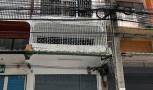 2 Bedrooms Townhouse for sale in Chantharakasem, Bangkok 