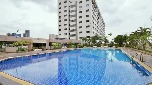 Фото 1 of the Communal Pool at Thonglor Tower