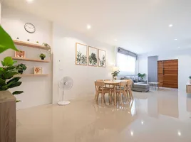 2 Bedroom Townhouse for rent in Karon, Phuket, Karon, Phuket Town, Phuket