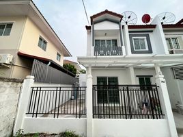3 Bedroom Townhouse for sale at Lanceo Phetkasem 77, Nong Khaem