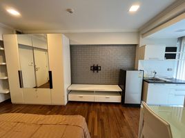 Studio Appartement zu verkaufen im Flawless Sathorn Residence, Thung Wat Don