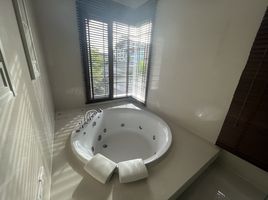 在L&H Villa Sathorn租赁的4 卧室 屋, Chong Nonsi