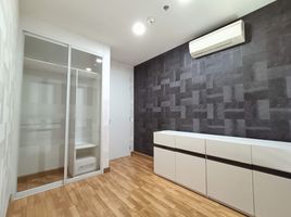 2 Bedroom Condo for sale at The Parkland Grand Asoke-Phetchaburi, Bang Kapi