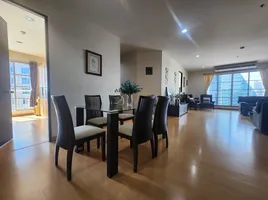 3 спален Кондо в аренду в Citi Smart Condominium, Khlong Toei