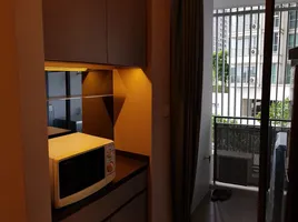 1 спален Квартира в аренду в The Room Sukhumvit 69, Phra Khanong Nuea