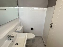 2 Bedroom Townhouse for sale at Indy 2 Srinakarin, Phraeksa