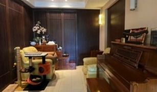 曼谷 Suan Luang Royal Castle Pattanakarn 5 卧室 公寓 售 