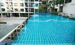 写真 2 of the Communal Pool at Supalai City Resort Bearing Station Sukumvit 105