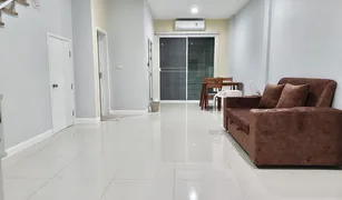 Дом, 3 спальни на продажу в Khlong Chan, Бангкок Baan Klang Mueng Ladprao 101 