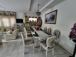 5 Bedroom Villa for sale at Sri Wattana, Din Daeng