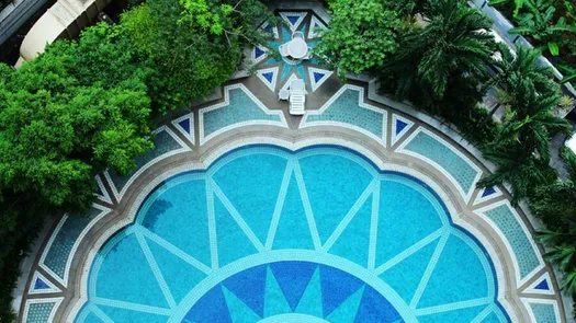 Фото 2 of the Общий бассейн at All Seasons Mansion