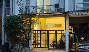 3 Bedrooms Townhouse for sale in Prawet, Bangkok Pruksatown Nexts Onnut - Rama 9