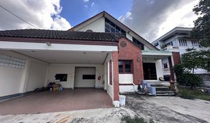 4 Bedrooms House for sale in Sam Sen Nok, Bangkok 