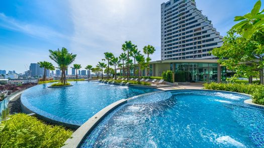 Фото 1 of the Communal Pool at Supalai Oriental Sukhumvit 39