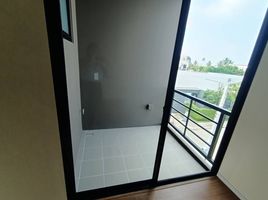 3 Schlafzimmer Reihenhaus zu vermieten im Baan Klang Muang Ratchaphruek-Sathorn, Bang Khun Kong, Bang Kruai