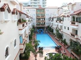 3 спален Кондо в аренду в El Patio, Khlong Toei Nuea