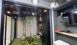 3 Bedrooms Townhouse for sale in Hua Mak, Bangkok 